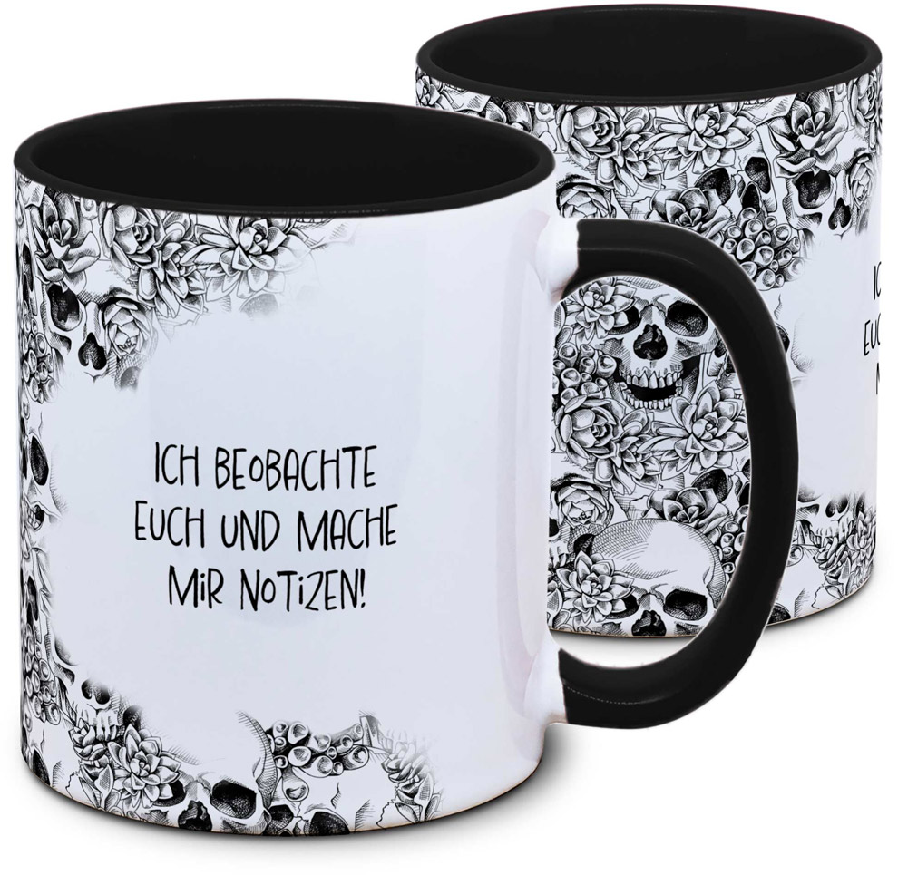 Tasse mit Totenkopf und Spruch: Ich beobachte euch und mache mir Notizen