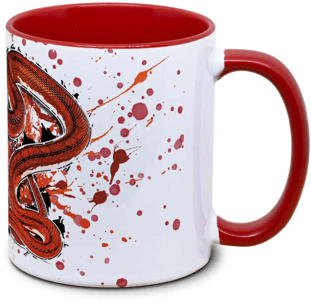 Tasse mit Pantherophis guttatus pied sided Bloodred Kornnatter Seitenansicht links des Henkels